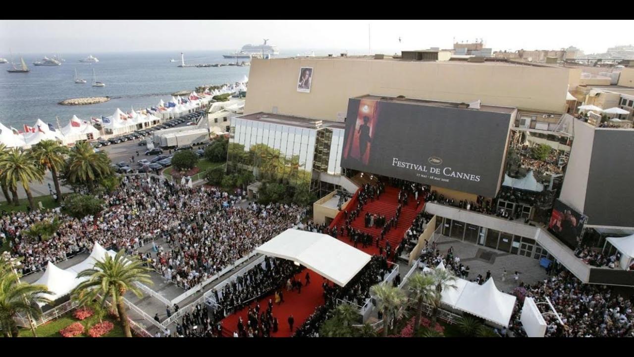à 100 M De La * Cannes